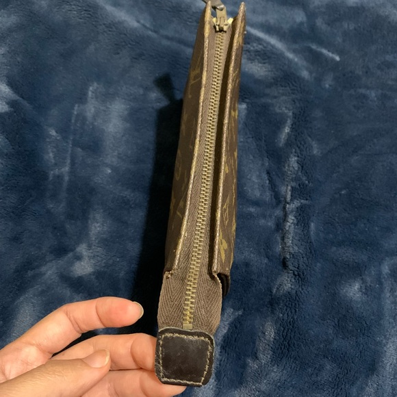 Vintage Louis Vuitton Toiletry 15 in Monogram - Picture 4 of 10